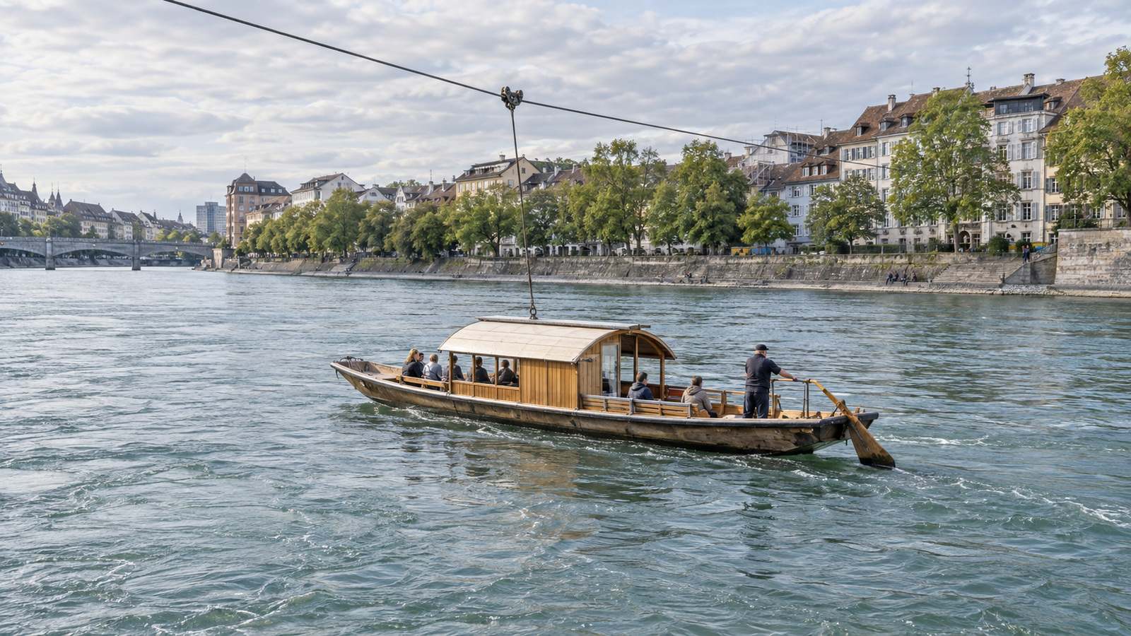 KI-Symbolbild einer traditionellen Basler Fähre, die an einem Drahtseil über den Rhein fährt.